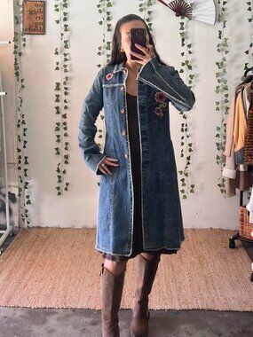 Vintage Y2K denim trench coat with a flattering fit and floral patches size S